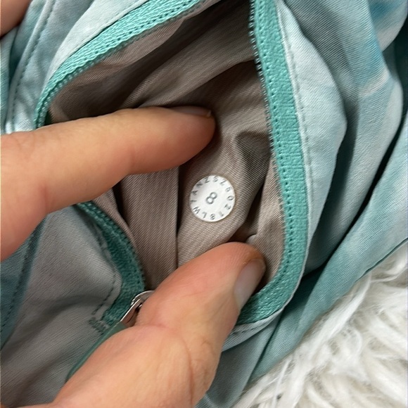 Lululemon Tracker Short V *4" Diamond Dye White Washed Marsh - Picture 5 of 5